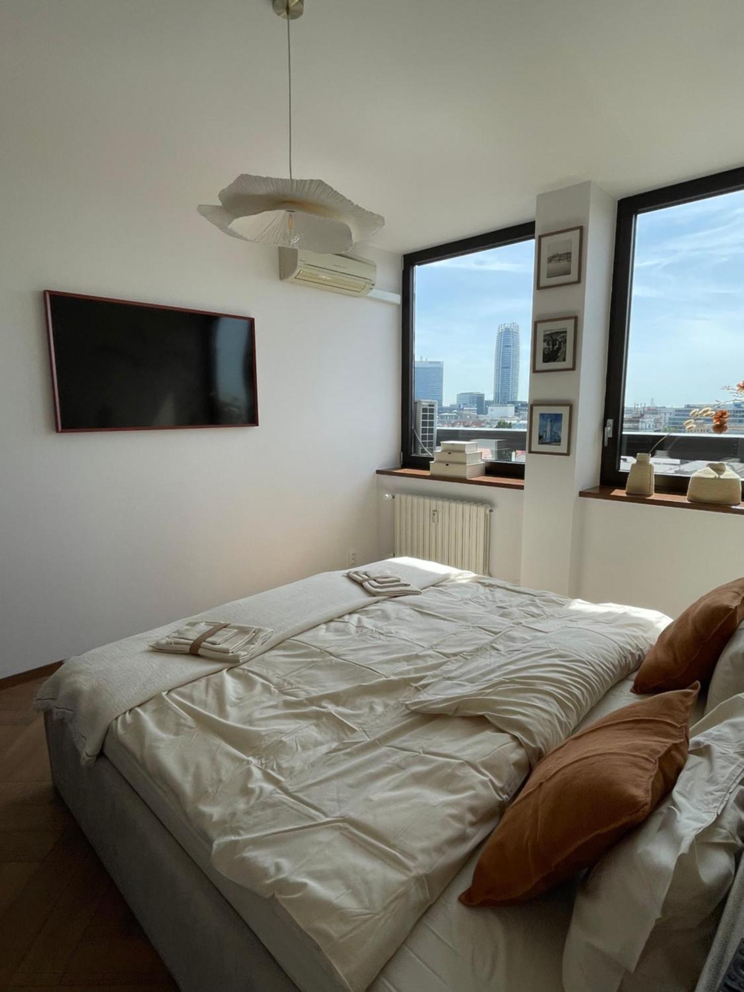Panorama View Design Apt In Old Town - Free Parking Bratislava Exterior foto
